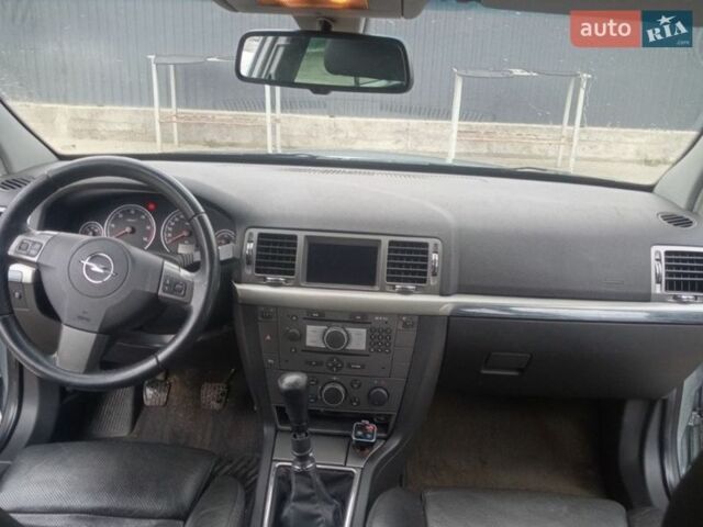 Серый Опель Вектра, объемом двигателя 1.91 л и пробегом 249 тыс. км за 6400 $, фото 4 на Automoto.ua