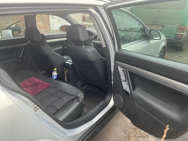 Серый Опель Вектра, объемом двигателя 1.9 л и пробегом 330 тыс. км за 5000 $, фото 5 на Automoto.ua