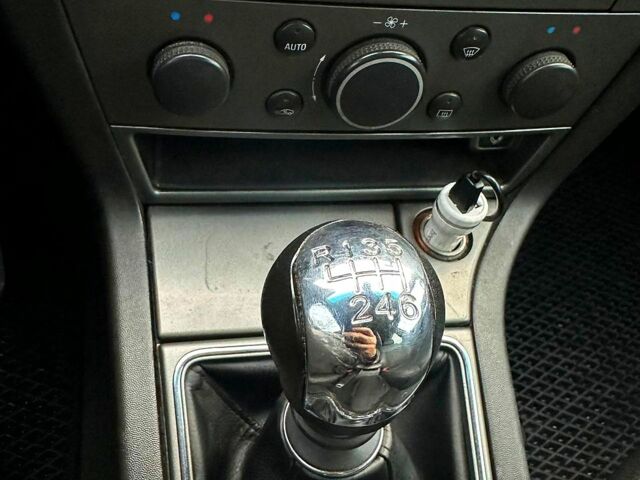 Серый Опель Вектра, объемом двигателя 1.9 л и пробегом 290 тыс. км за 5050 $, фото 12 на Automoto.ua