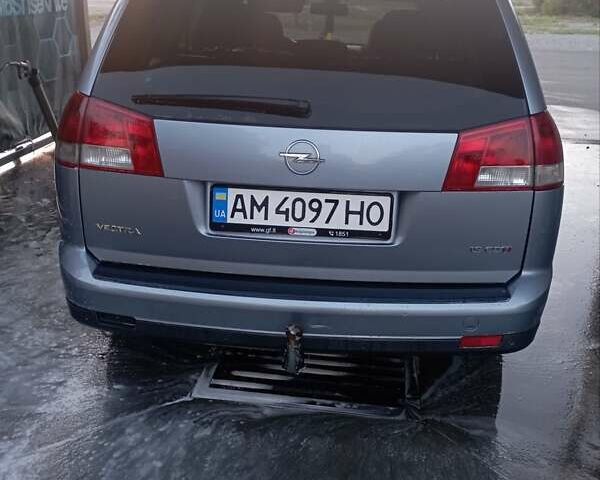 Серый Опель Вектра, объемом двигателя 2 л и пробегом 439 тыс. км за 2999 $, фото 1 на Automoto.ua