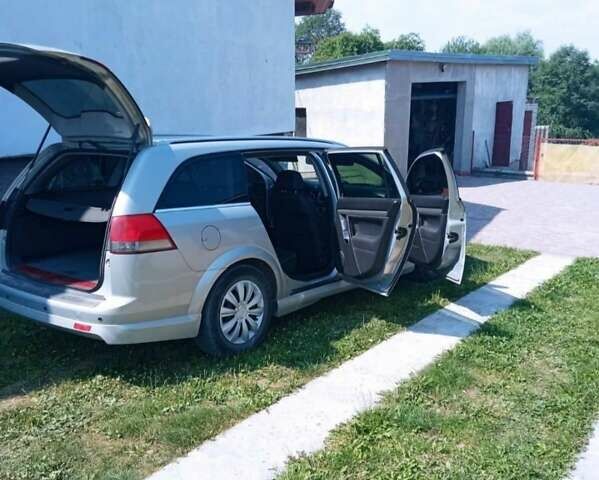 Опель Вектра 2008 в Городке на Automoto.ua Серый Опель Вектра, объемом двигателя 1.9 л и пробегом 320 тыс. км за 6200 $, фото 1 на Automoto.ua