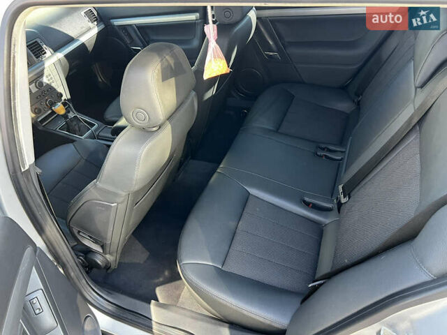 Серый Опель Вектра, объемом двигателя 1.91 л и пробегом 255 тыс. км за 5250 $, фото 7 на Automoto.ua