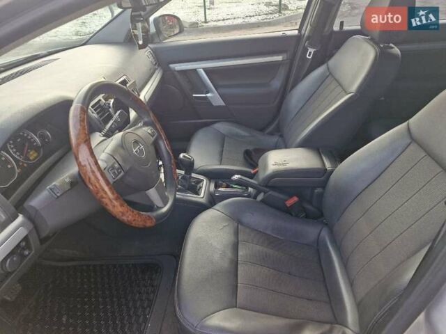 Серый Опель Вектра, объемом двигателя 1.9 л и пробегом 360 тыс. км за 6499 $, фото 11 на Automoto.ua