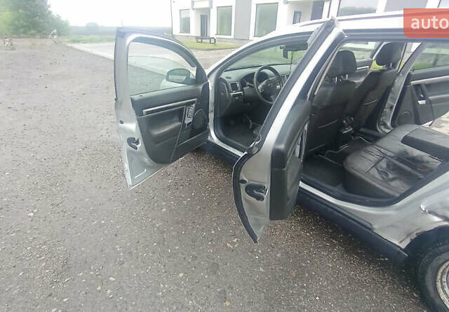 Сірий Опель Вектра, об'ємом двигуна 1.8 л та пробігом 350 тис. км за 3500 $, фото 2 на Automoto.ua