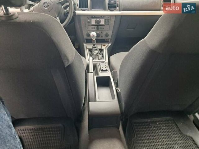 Серый Опель Вектра, объемом двигателя 1.9 л и пробегом 410 тыс. км за 4800 $, фото 6 на Automoto.ua