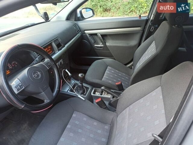 Серый Опель Вектра, объемом двигателя 1.8 л и пробегом 280 тыс. км за 5999 $, фото 4 на Automoto.ua