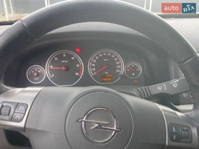 Серый Опель Вектра, объемом двигателя 1.91 л и пробегом 249 тыс. км за 6400 $, фото 5 на Automoto.ua