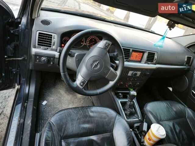 Серый Опель Вектра, объемом двигателя 1.9 л и пробегом 390 тыс. км за 5800 $, фото 3 на Automoto.ua