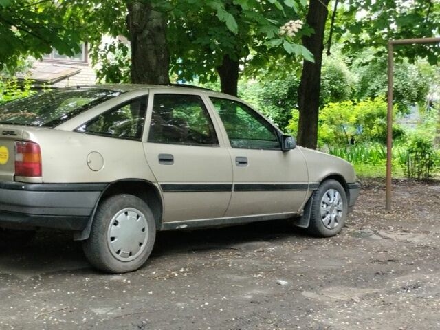 Серый Опель Вектра, объемом двигателя 1.8 л и пробегом 280 тыс. км за 1069 $, фото 2 на Automoto.ua