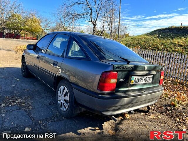 Серый Опель Вектра, объемом двигателя 2 л и пробегом 111 тыс. км за 1250 $, фото 3 на Automoto.ua