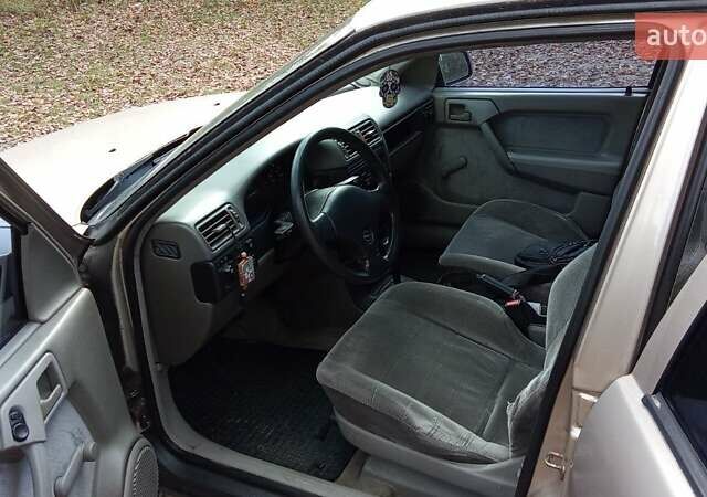 Серый Опель Вектра, объемом двигателя 1.8 л и пробегом 357 тыс. км за 2200 $, фото 10 на Automoto.ua