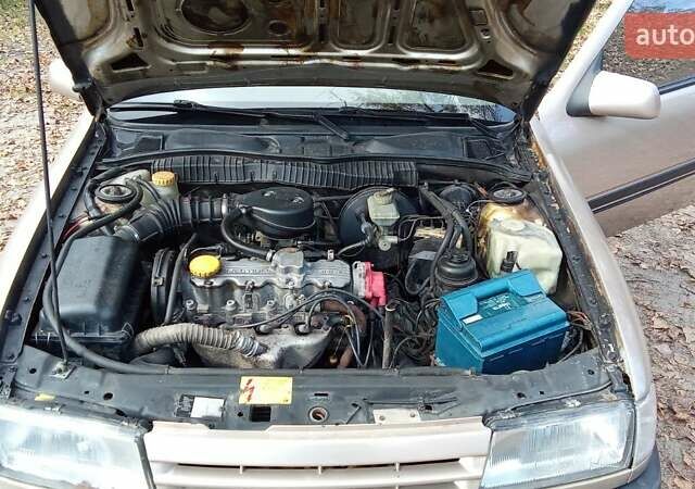 Серый Опель Вектра, объемом двигателя 1.8 л и пробегом 357 тыс. км за 2200 $, фото 8 на Automoto.ua