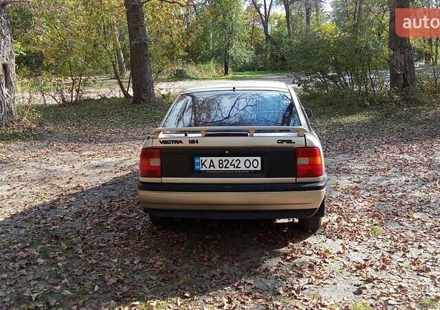 Серый Опель Вектра, объемом двигателя 1.8 л и пробегом 357 тыс. км за 2200 $, фото 3 на Automoto.ua