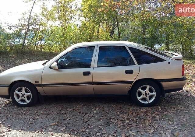 Серый Опель Вектра, объемом двигателя 1.8 л и пробегом 357 тыс. км за 2200 $, фото 1 на Automoto.ua