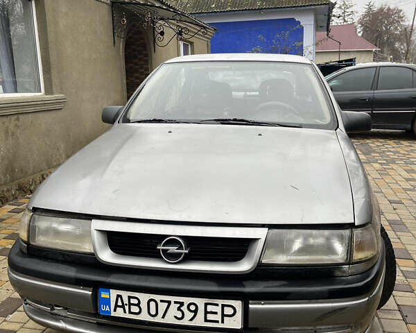 Серый Опель Вектра, объемом двигателя 1.79 л и пробегом 200 тыс. км за 1300 $, фото 1 на Automoto.ua