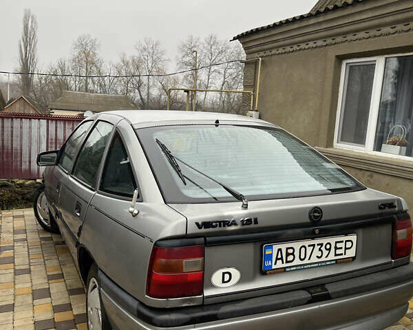 Серый Опель Вектра, объемом двигателя 1.79 л и пробегом 200 тыс. км за 1300 $, фото 2 на Automoto.ua