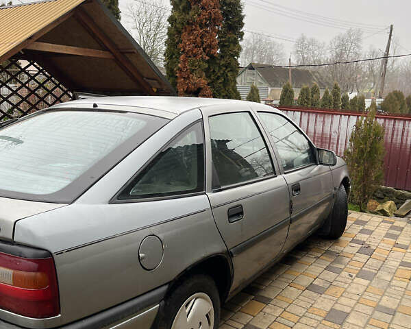 Серый Опель Вектра, объемом двигателя 1.79 л и пробегом 200 тыс. км за 1300 $, фото 6 на Automoto.ua