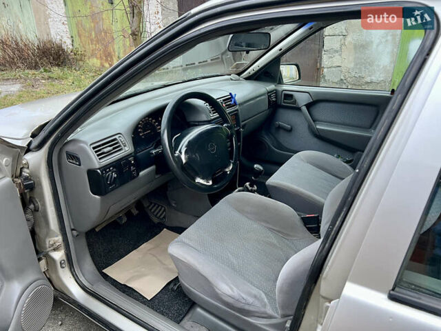 Серый Опель Вектра, объемом двигателя 1.7 л и пробегом 200 тыс. км за 1299 $, фото 5 на Automoto.ua