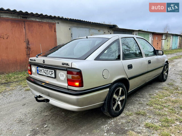 Серый Опель Вектра, объемом двигателя 1.7 л и пробегом 200 тыс. км за 1299 $, фото 3 на Automoto.ua