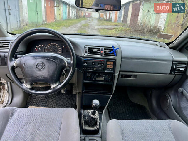 Серый Опель Вектра, объемом двигателя 1.7 л и пробегом 200 тыс. км за 1299 $, фото 25 на Automoto.ua