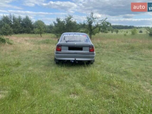 Серый Опель Вектра, объемом двигателя 1.8 л и пробегом 339 тыс. км за 1300 $, фото 2 на Automoto.ua