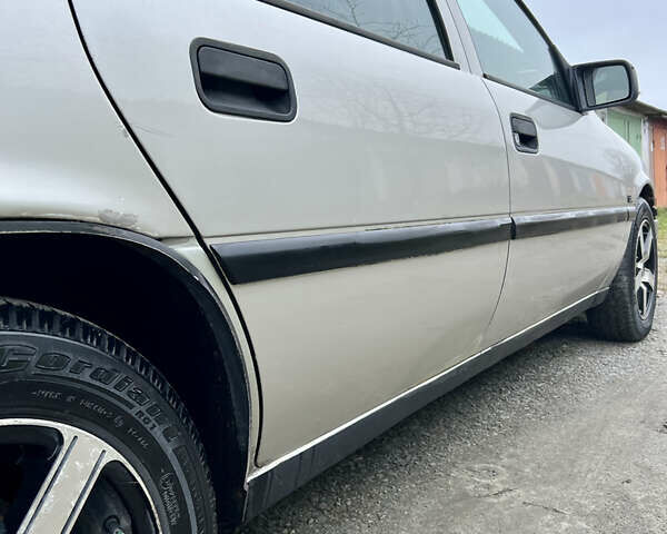 Серый Опель Вектра, объемом двигателя 1.7 л и пробегом 200 тыс. км за 1299 $, фото 30 на Automoto.ua