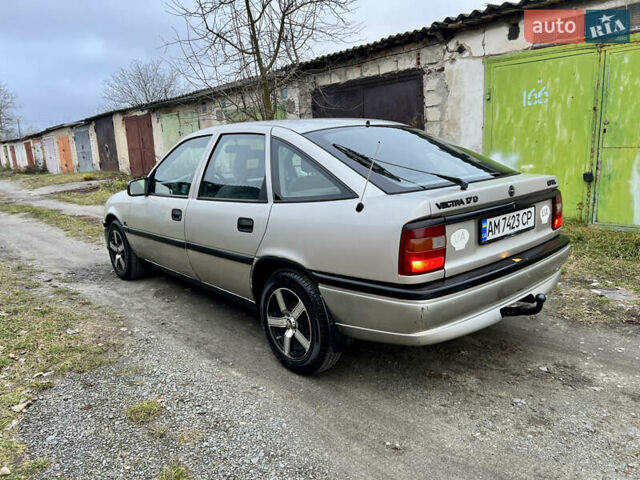 Серый Опель Вектра, объемом двигателя 1.7 л и пробегом 200 тыс. км за 1299 $, фото 2 на Automoto.ua