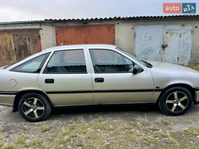 Серый Опель Вектра, объемом двигателя 1.7 л и пробегом 200 тыс. км за 1299 $, фото 18 на Automoto.ua