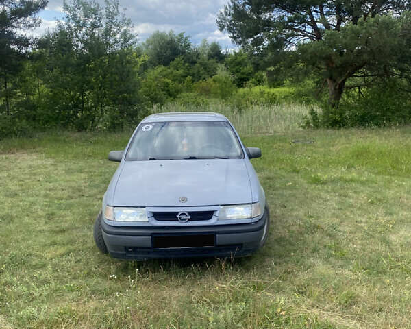 Сірий Опель Вектра, об'ємом двигуна 1.8 л та пробігом 250 тис. км за 1400 $, фото 2 на Automoto.ua