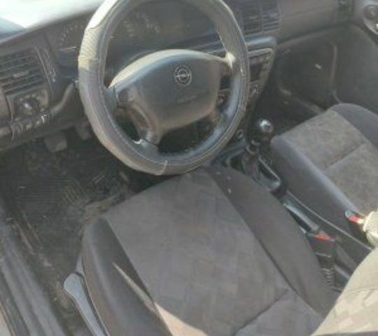 Серый Опель Вектра, объемом двигателя 0 л и пробегом 1000 тыс. км за 356 $, фото 3 на Automoto.ua