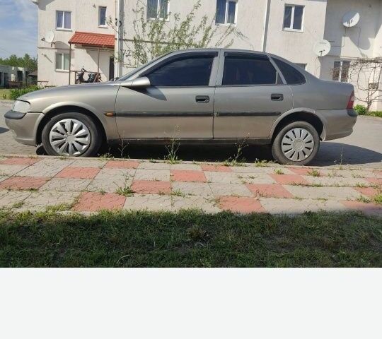 Серый Опель Вектра, объемом двигателя 0 л и пробегом 1000 тыс. км за 356 $, фото 6 на Automoto.ua