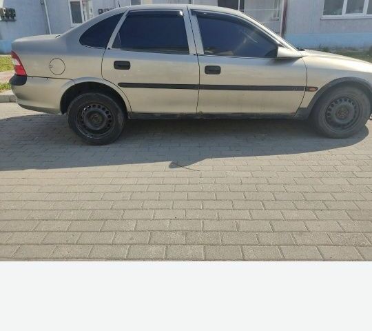 Серый Опель Вектра, объемом двигателя 0 л и пробегом 1000 тыс. км за 356 $, фото 4 на Automoto.ua