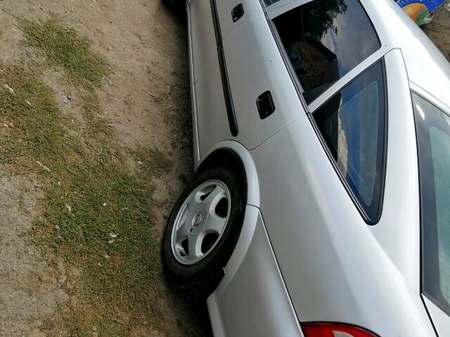 Серый Опель Вектра, объемом двигателя 2 л и пробегом 240 тыс. км за 3500 $, фото 5 на Automoto.ua