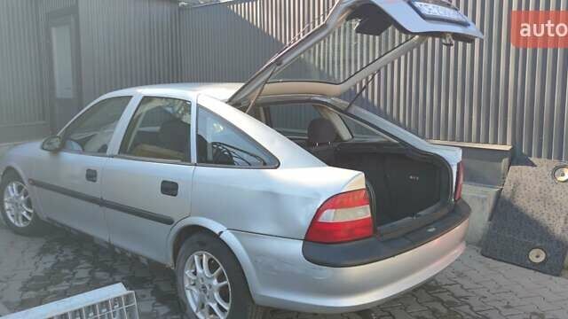 Сірий Опель Вектра, об'ємом двигуна 1.6 л та пробігом 257 тис. км за 2100 $, фото 7 на Automoto.ua