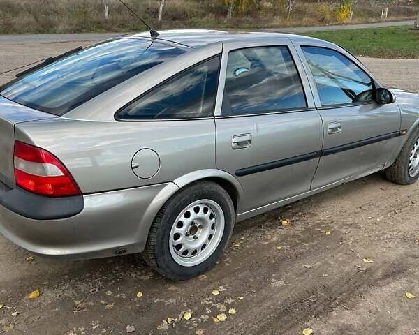 Серый Опель Вектра, объемом двигателя 1.8 л и пробегом 370 тыс. км за 2800 $, фото 8 на Automoto.ua