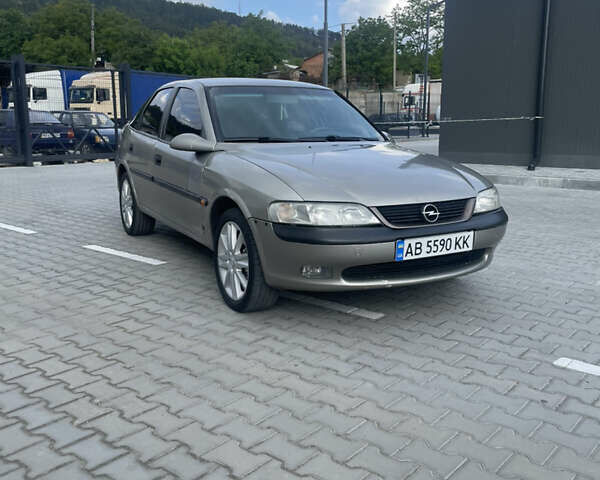 Серый Опель Вектра, объемом двигателя 1.8 л и пробегом 305 тыс. км за 2500 $, фото 1 на Automoto.ua
