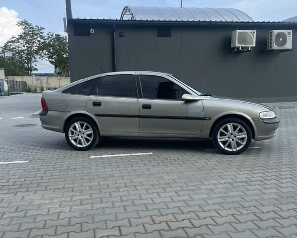 Серый Опель Вектра, объемом двигателя 1.8 л и пробегом 305 тыс. км за 2500 $, фото 2 на Automoto.ua