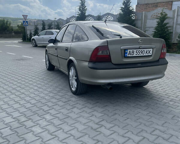 Серый Опель Вектра, объемом двигателя 1.8 л и пробегом 305 тыс. км за 2500 $, фото 4 на Automoto.ua
