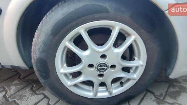 Сірий Опель Вектра, об'ємом двигуна 1.6 л та пробігом 257 тис. км за 2100 $, фото 3 на Automoto.ua