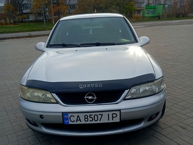 Серый Опель Вектра, объемом двигателя 1.8 л и пробегом 0 тыс. км за 2500 $, фото 1 на Automoto.ua