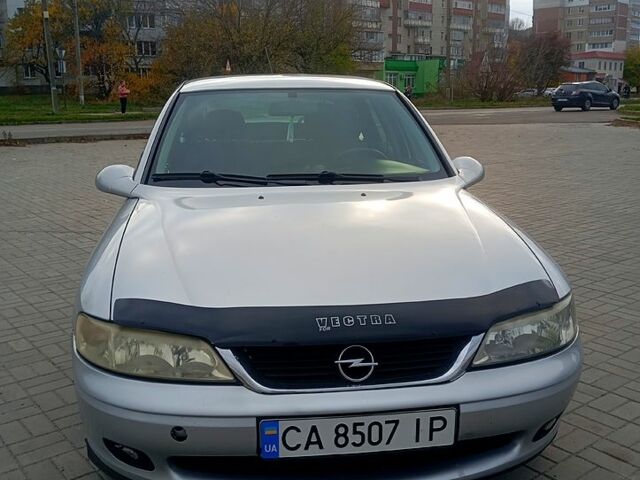 Серый Опель Вектра, объемом двигателя 1.8 л и пробегом 0 тыс. км за 2500 $, фото 3 на Automoto.ua