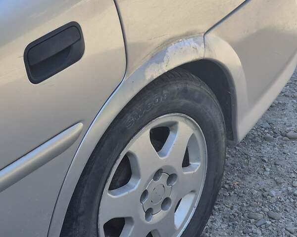 Сірий Опель Вектра, об'ємом двигуна 2 л та пробігом 290 тис. км за 1800 $, фото 4 на Automoto.ua