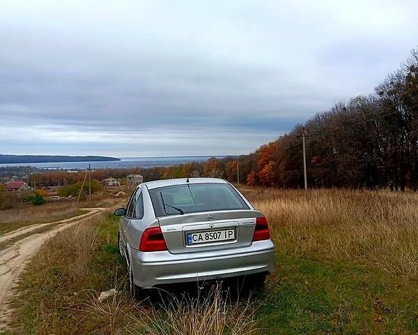 Серый Опель Вектра, объемом двигателя 1.8 л и пробегом 273 тыс. км за 2500 $, фото 1 на Automoto.ua