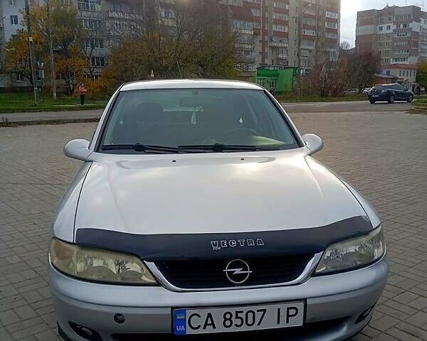 Серый Опель Вектра, объемом двигателя 1.8 л и пробегом 273 тыс. км за 2500 $, фото 2 на Automoto.ua