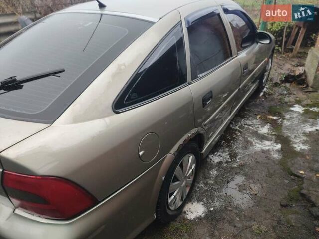 Сірий Опель Вектра, об'ємом двигуна 1.8 л та пробігом 300 тис. км за 1900 $, фото 9 на Automoto.ua