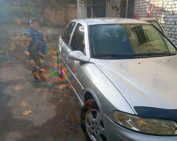 Серый Опель Вектра, объемом двигателя 1.8 л и пробегом 273 тыс. км за 2500 $, фото 10 на Automoto.ua