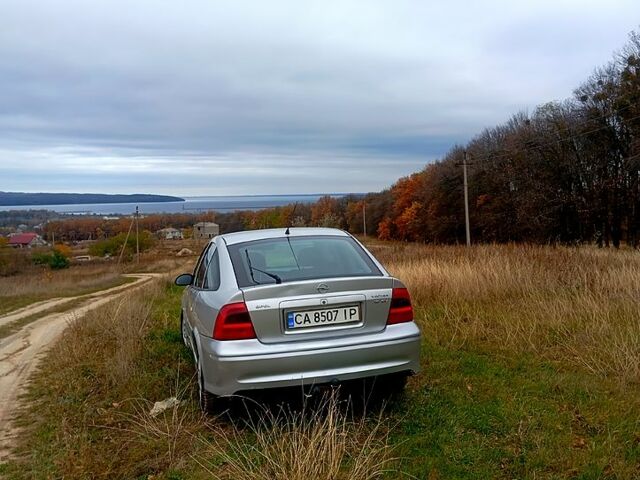 Серый Опель Вектра, объемом двигателя 1.8 л и пробегом 0 тыс. км за 2500 $, фото 2 на Automoto.ua