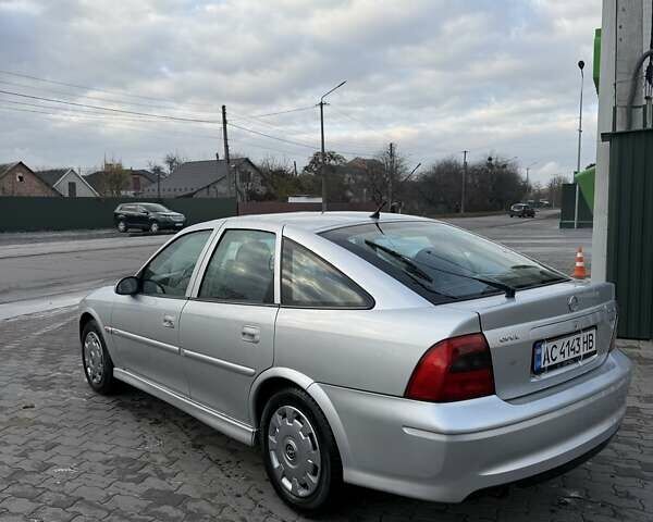 Серый Опель Вектра, объемом двигателя 1.8 л и пробегом 246 тыс. км за 3500 $, фото 5 на Automoto.ua