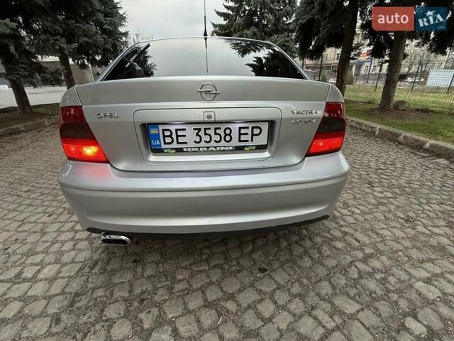 Сірий Опель Вектра, об'ємом двигуна 2 л та пробігом 217 тис. км за 4000 $, фото 10 на Automoto.ua