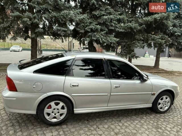 Сірий Опель Вектра, об'ємом двигуна 2 л та пробігом 217 тис. км за 4000 $, фото 5 на Automoto.ua